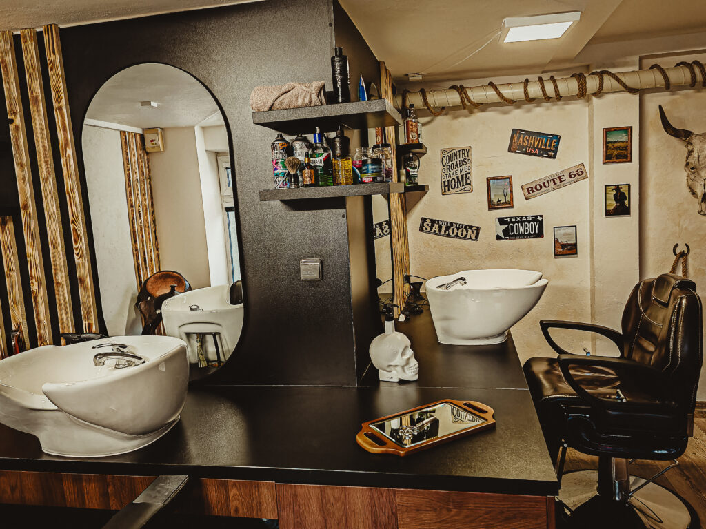 Western barbershop interiér Uherský Brod