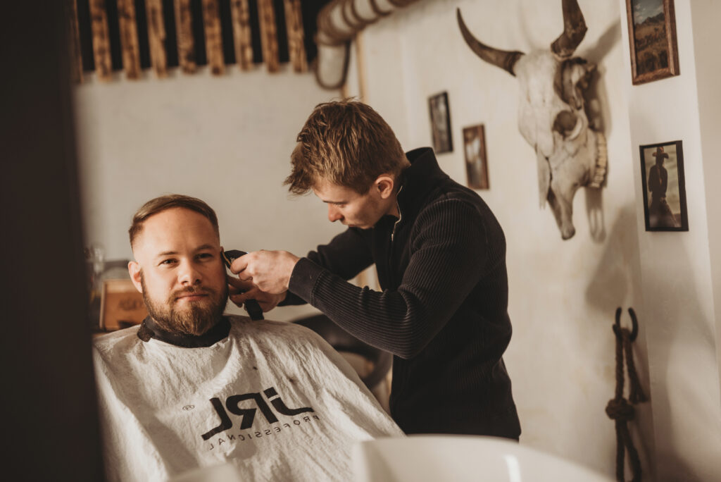 Nový interiér barbershopu - western design